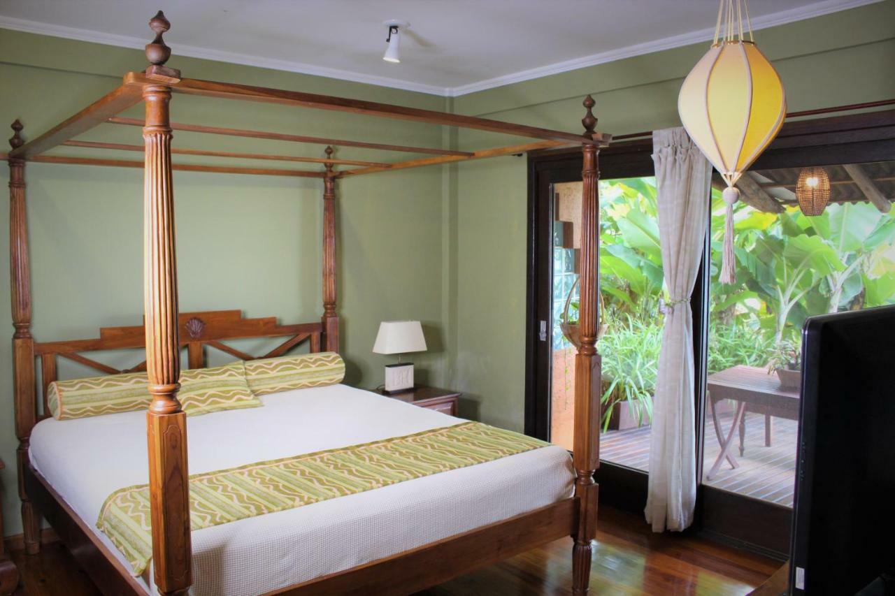 Luxury Suites Vila Indonesia Гаропаба Экстерьер фото